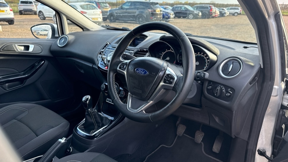 Used Ford Fiesta 2015 for sale - 76501591: Photo 9