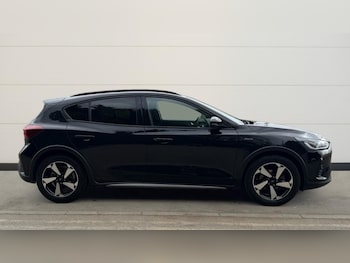 Used Ford Focus 2022 for sale - 76124830: Photo 2