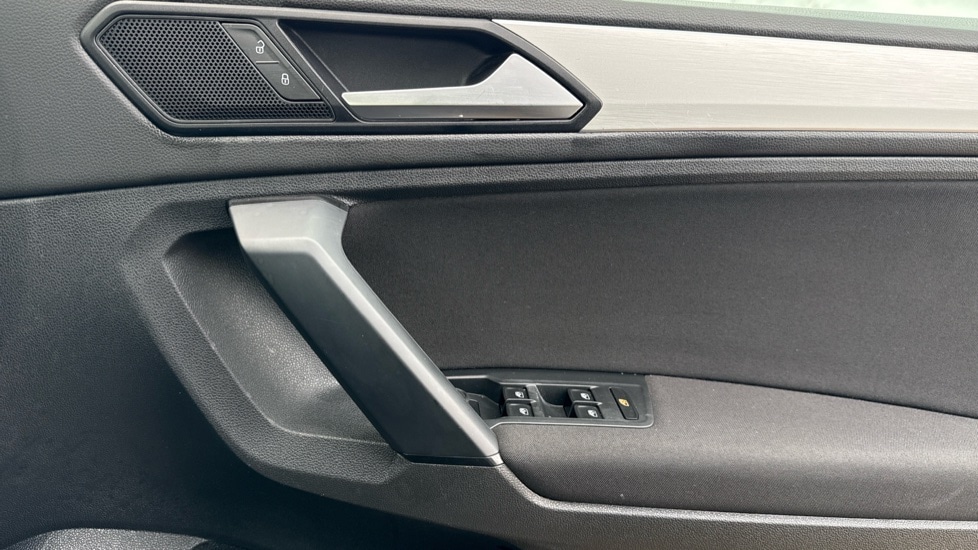 Used Volkswagen Tiguan 2020 for sale - 76528900: Photo 32