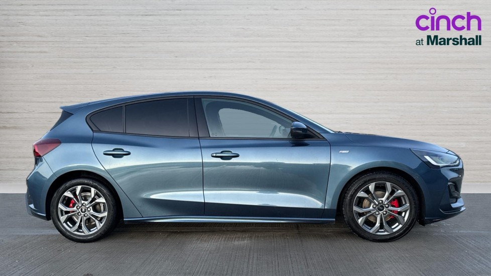 Used Ford Focus 2023 for sale - 76873074: Photo 2