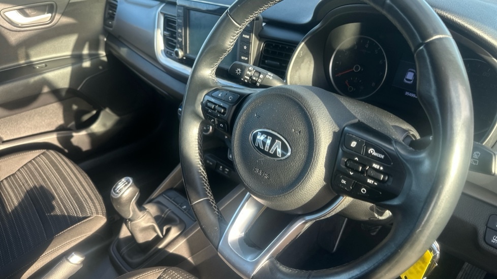 Used Kia Stonic 2018 for sale - 76874322: Photo 12