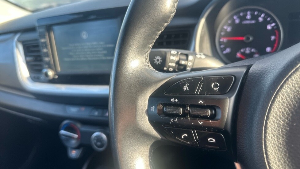 Used Kia Stonic 2018 for sale - 76874322: Photo 24