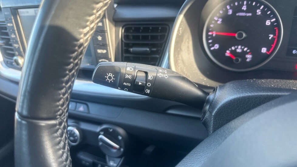 Used Kia Stonic 2018 for sale - 76874322: Photo 26