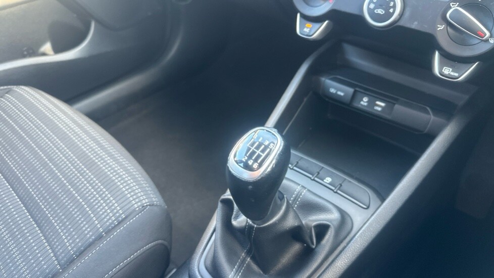 Used Kia Stonic 2018 for sale - 76874322: Photo 29