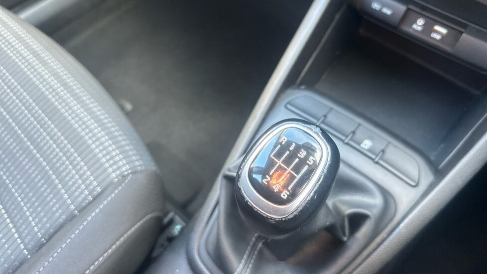 Used Kia Stonic 2018 for sale - 76874322: Photo 30