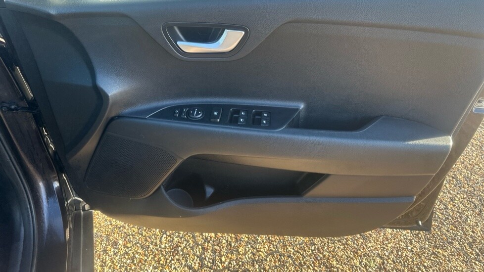 Used Kia Stonic 2018 for sale - 76874322: Photo 31