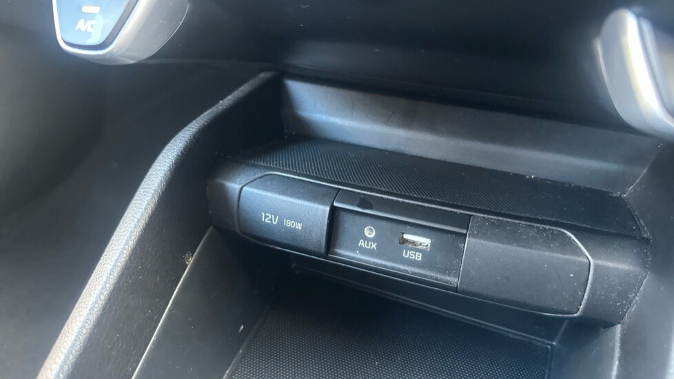 Used Kia Stonic 2018 for sale - 76874322: Photo 37