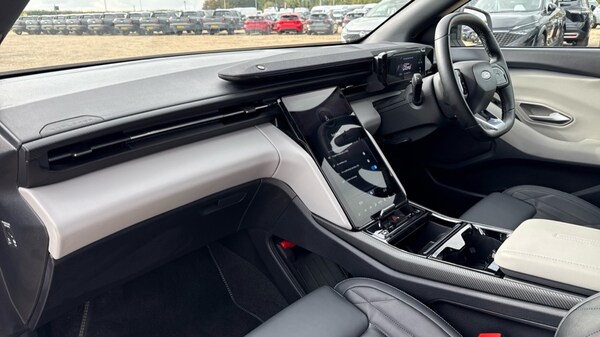 Used Ford Explorer 2024 for sale - 76086643: Photo 10