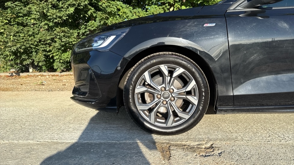 Used Ford Focus 2023 for sale - 76372881: Photo 17