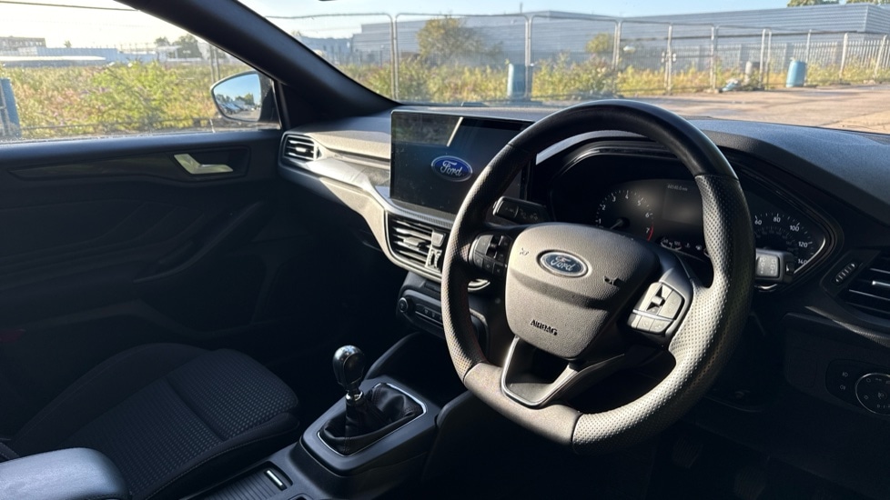 Used Ford Focus 2023 for sale - 76372881: Photo 9