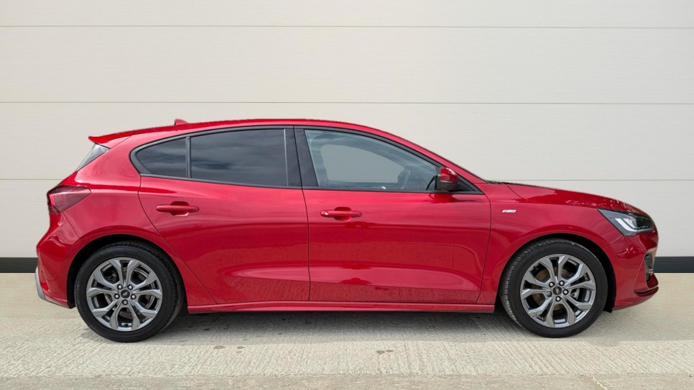 Used Ford Focus 2023 for sale - 76434998: Photo 2