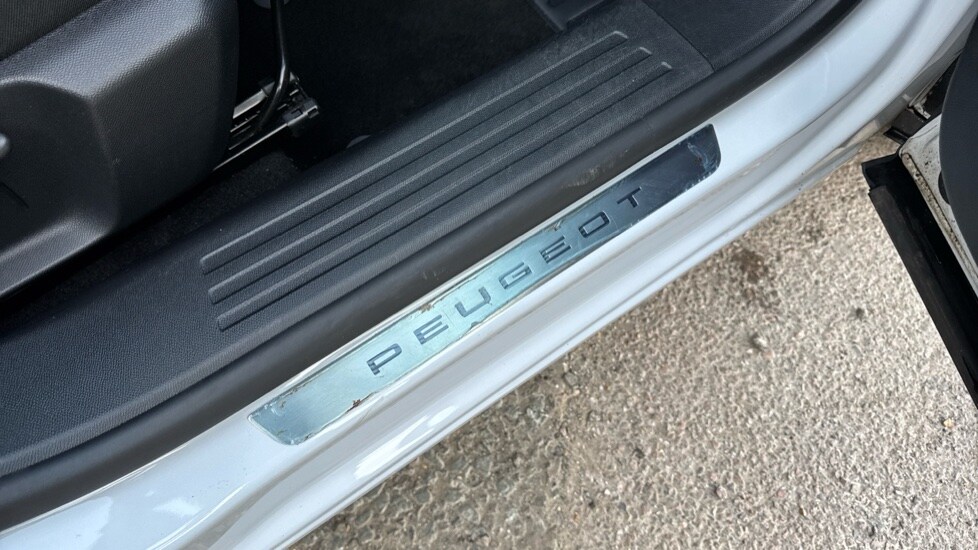 Used Peugeot 2008 2024 for sale - 75967086: Photo 39