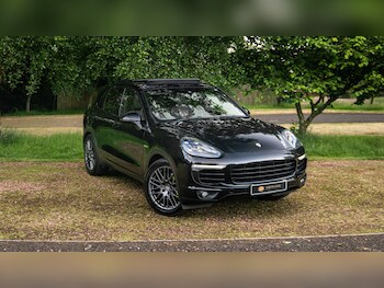 Used Porsche Cayenne 2015 for sale - 79520531: Photo