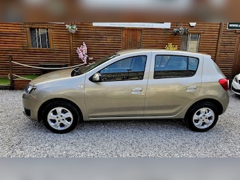 Used Dacia Sandero 2015 for sale - 78996212: Photo