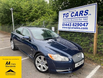 2010 - V6 Premium Luxury 4-Door