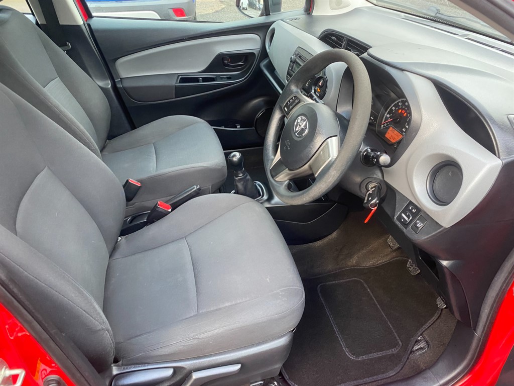 Used Toyota Yaris 2015 for sale - 77170779: Photo 3