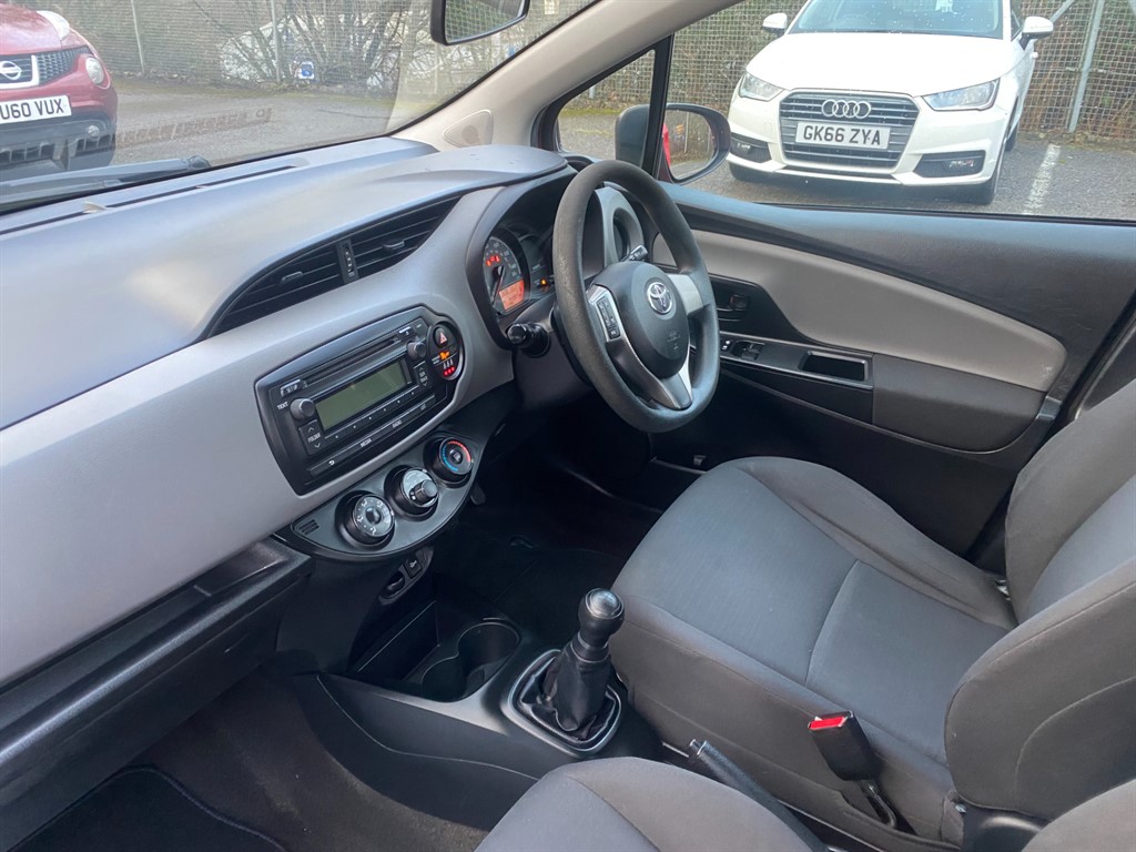 Used Toyota Yaris 2015 for sale - 77170779: Photo 4