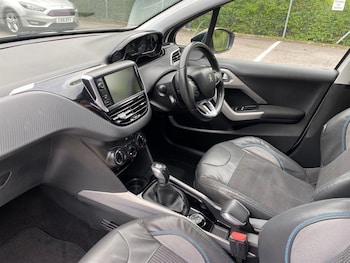 Used Peugeot 2008 2015 for sale - 78953856: Photo
