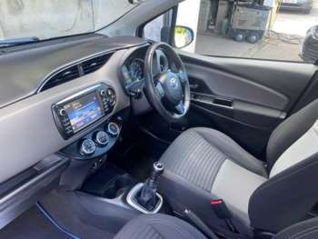 Used Toyota Yaris 2017 for sale - 75180219: Photo