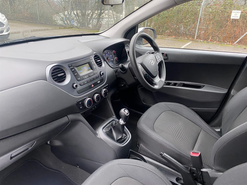 Used Hyundai i10 2017 for sale - 77420703: Photo 4