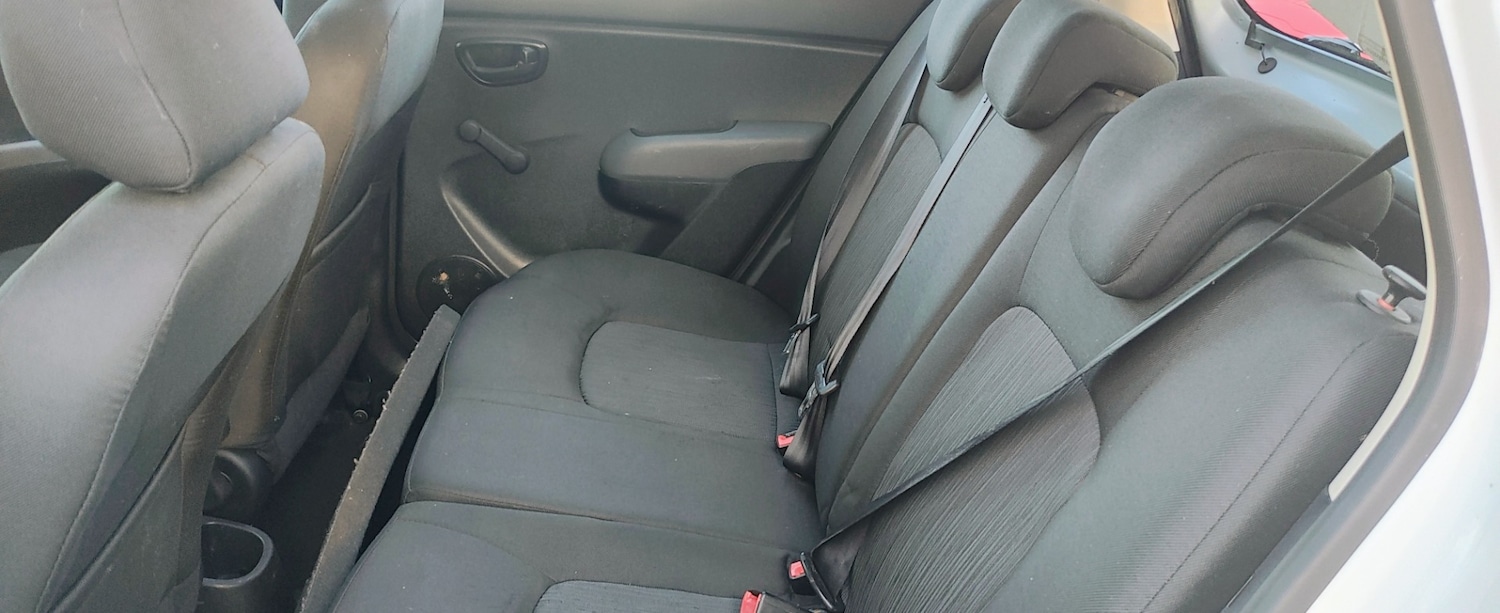 Used Hyundai i10 2012 for sale - 76718859: Photo 11