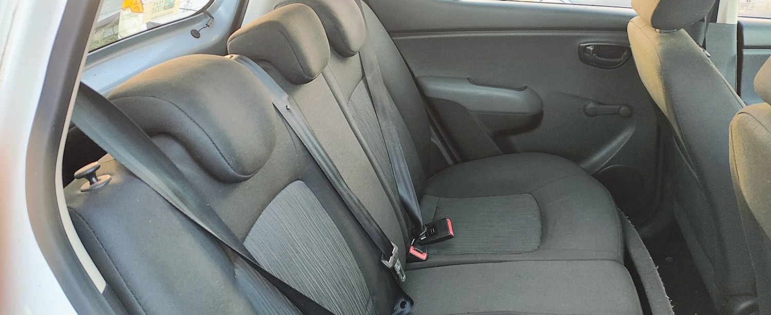 Used Hyundai i10 2012 for sale - 76718859: Photo 13