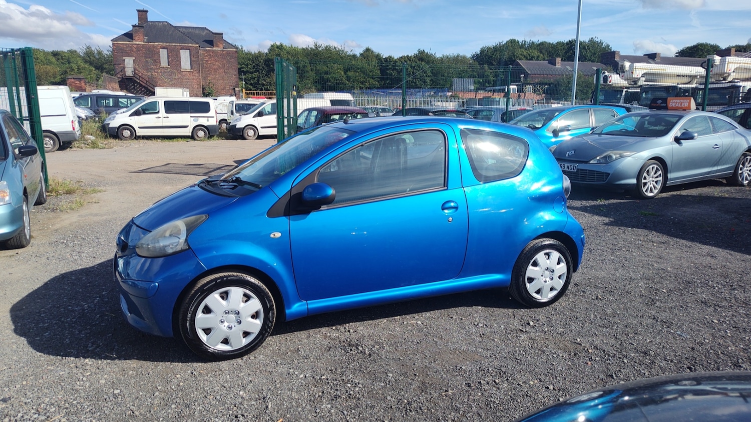 Used Toyota AYGO 2011 for sale - 76718876: Photo 1