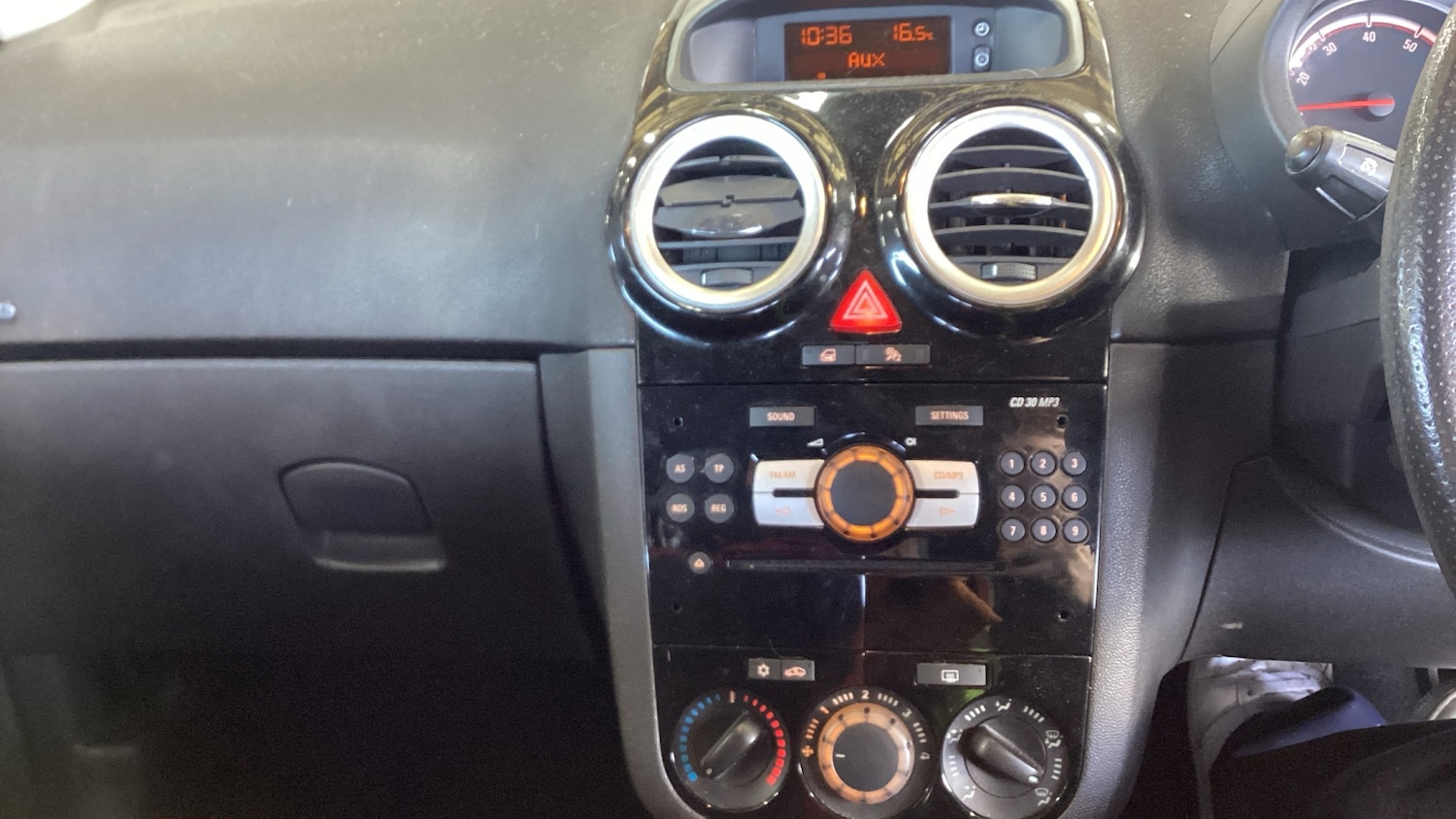 Used Vauxhall Corsa 2011 for sale - 76709641: Photo 8