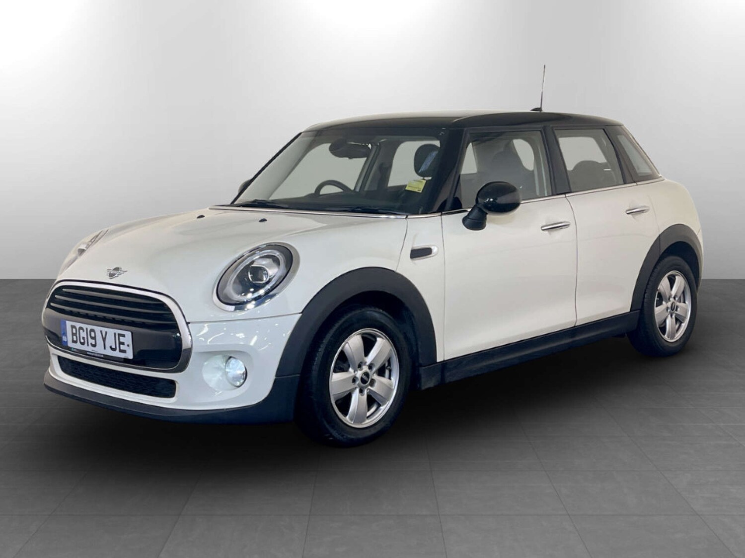 Used MINI Hatch 2019 for sale - 77700909: Photo 6