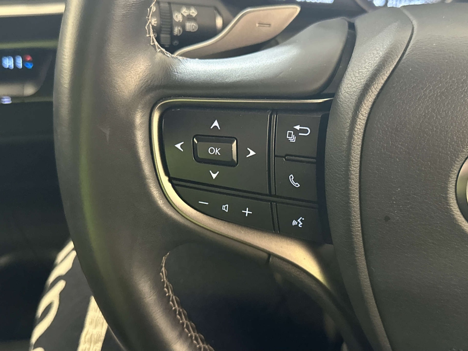 Used Lexus UX 2023 for sale - 77915403: Photo 17