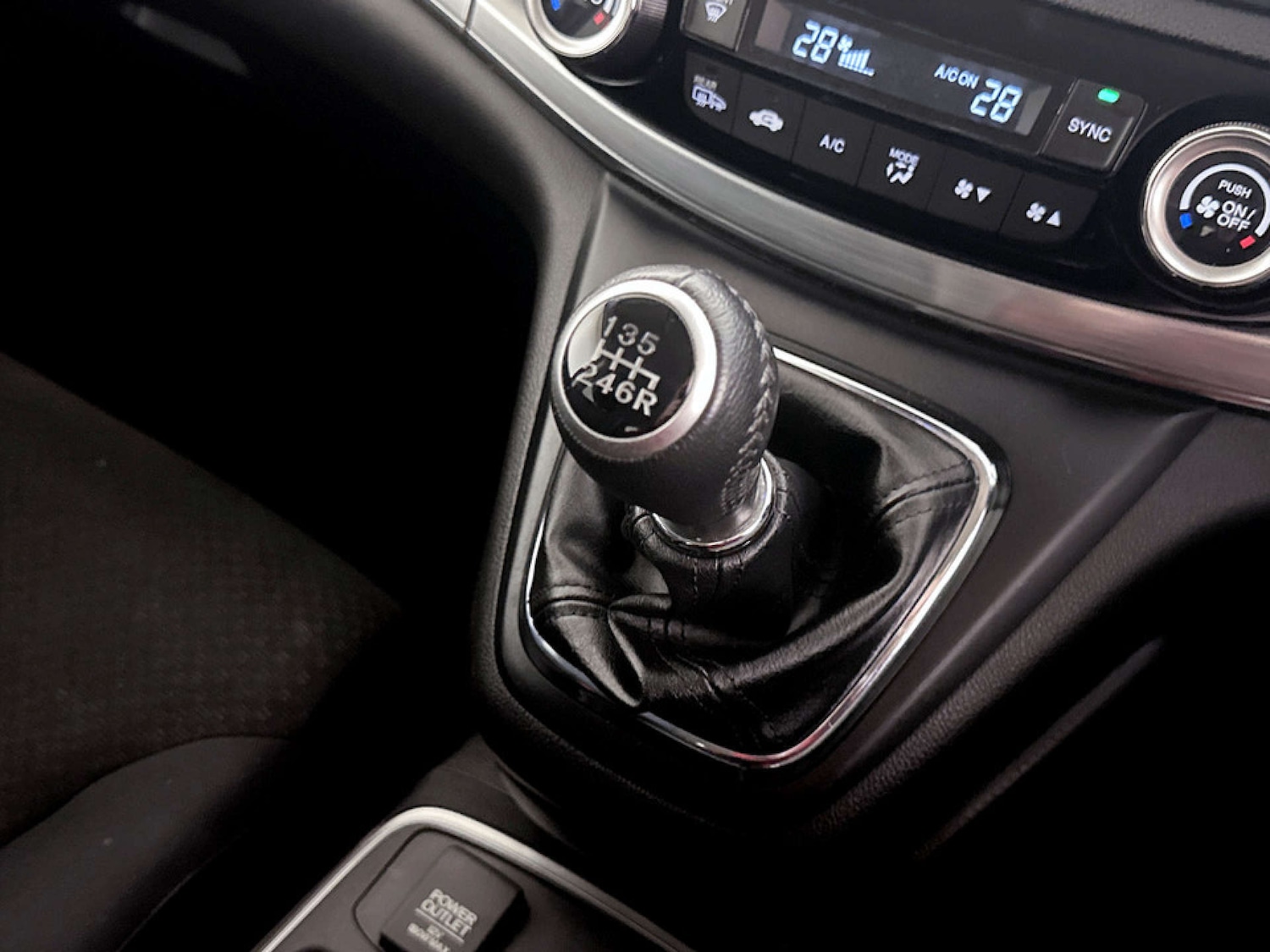 Used Honda CR-V 2018 for sale - 77185400: Photo 26