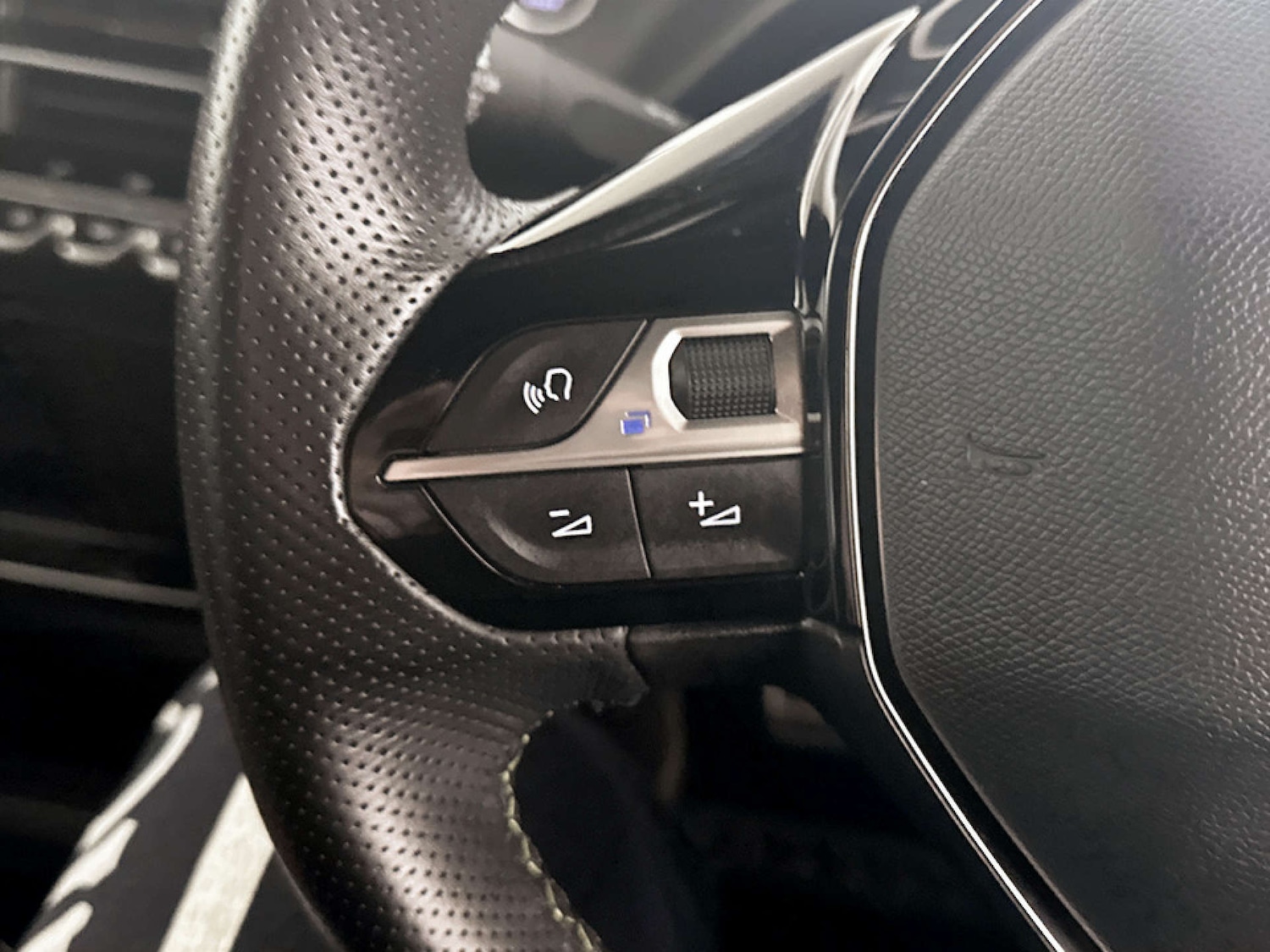 Used Peugeot 2008 2021 for sale - 77734947: Photo 17