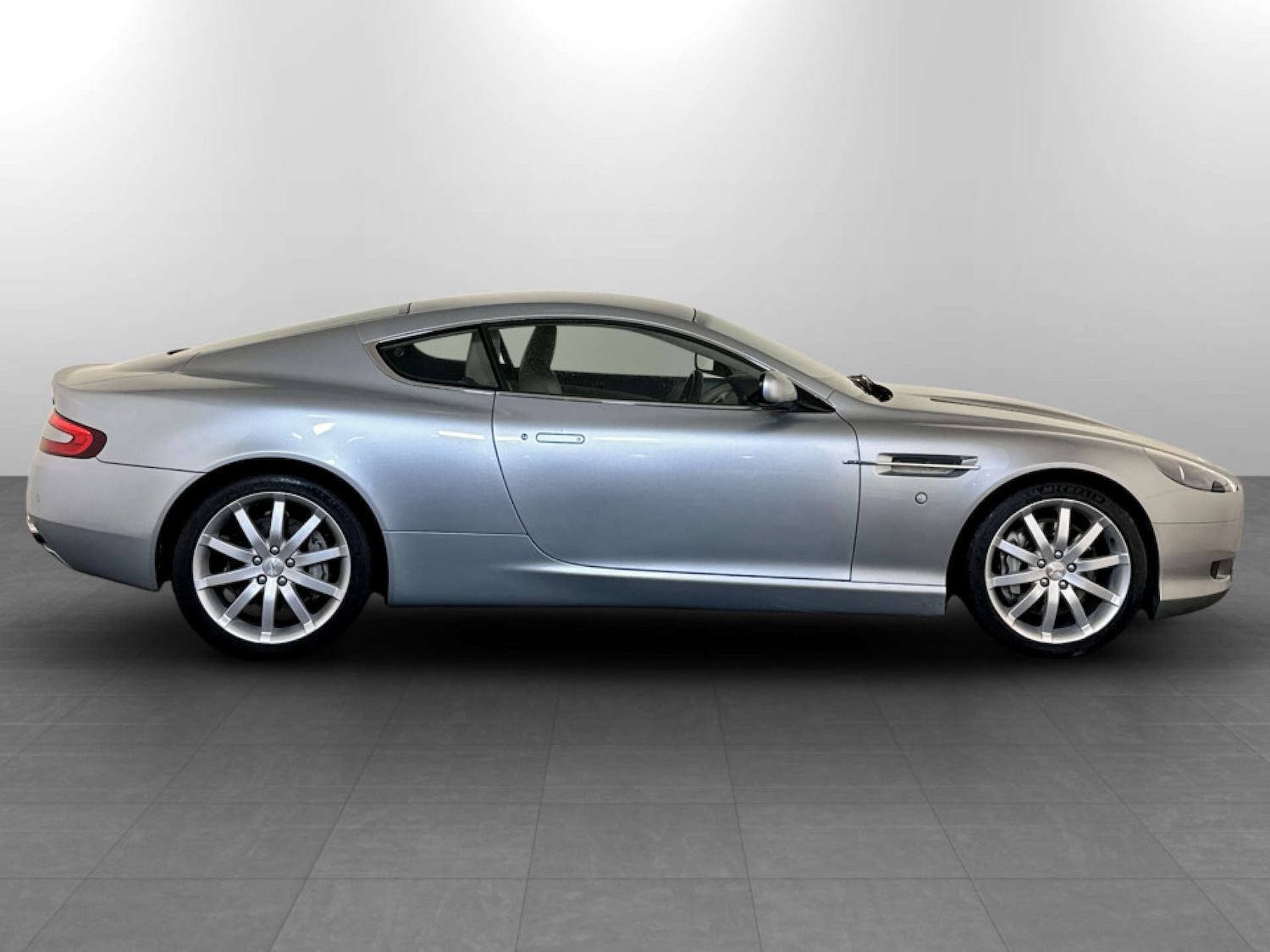 Used Aston Martin DB9 2005 for sale - 77569692: Photo 11