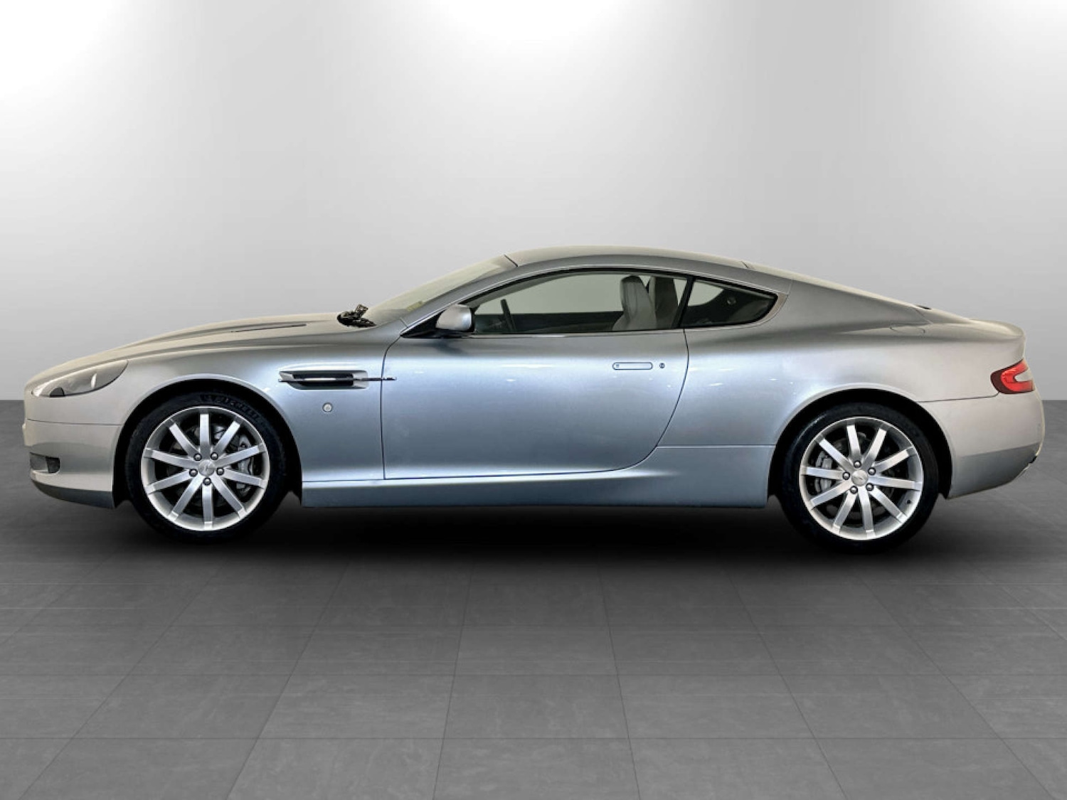 Used Aston Martin DB9 2005 for sale - 77569692: Photo 7