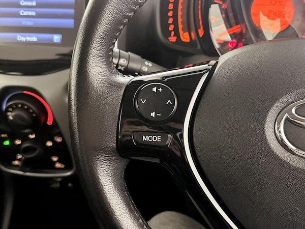 Used Toyota AYGO 2018 for sale - 76209395: Photo 17
