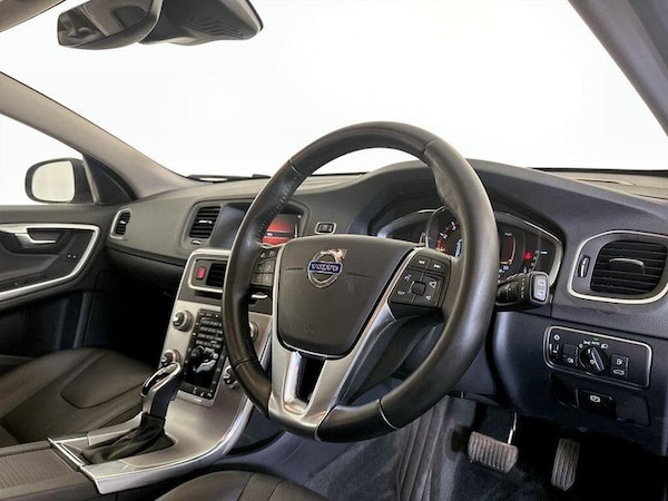 Used Volvo V60 2017 for sale - 76234749: Photo 12