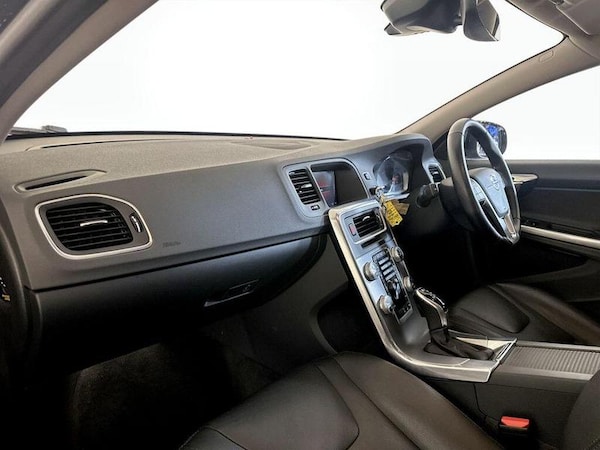 Used Volvo V60 2017 for sale - 76234749: Photo 13