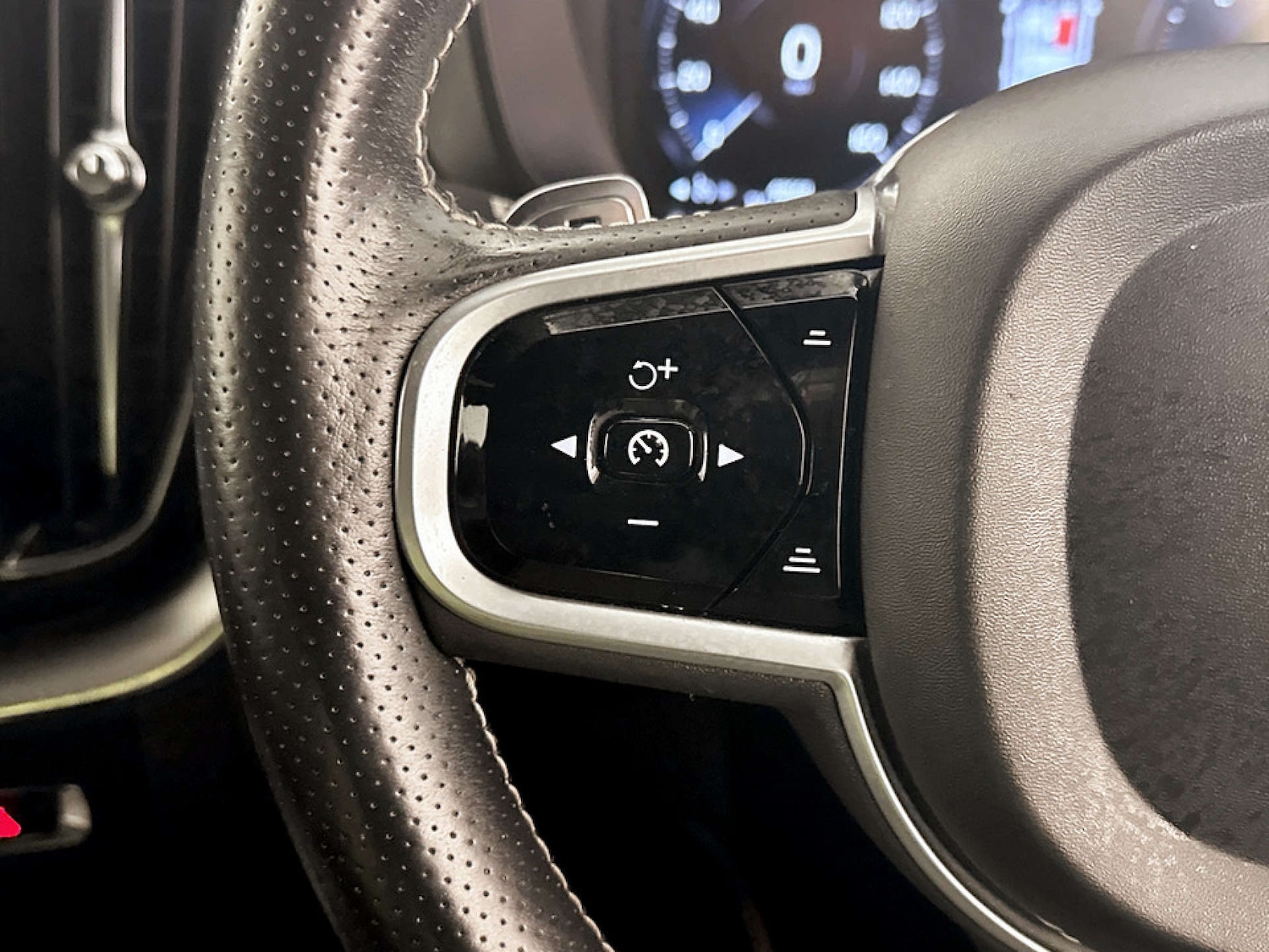 Used Volvo XC60 2018 for sale - 77185463: Photo 17