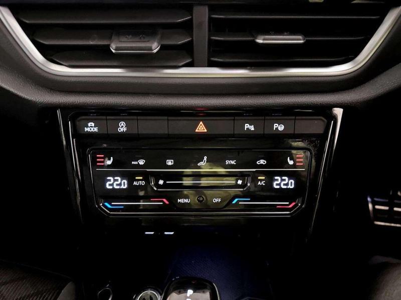 Used Volkswagen T-Roc for sale - 76819180: Photo 25