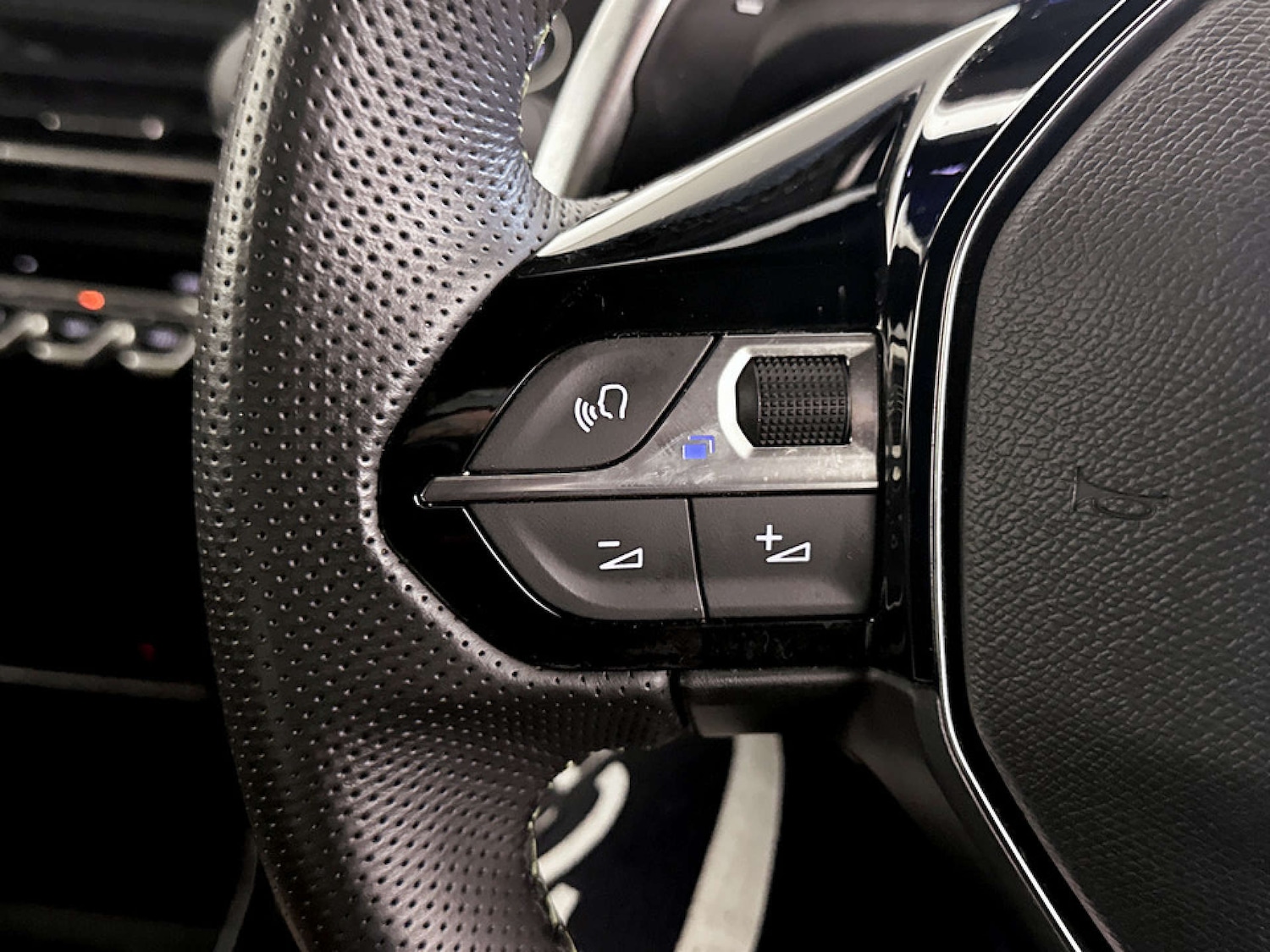 Used Peugeot 2008 2023 for sale - 77283203: Photo 17