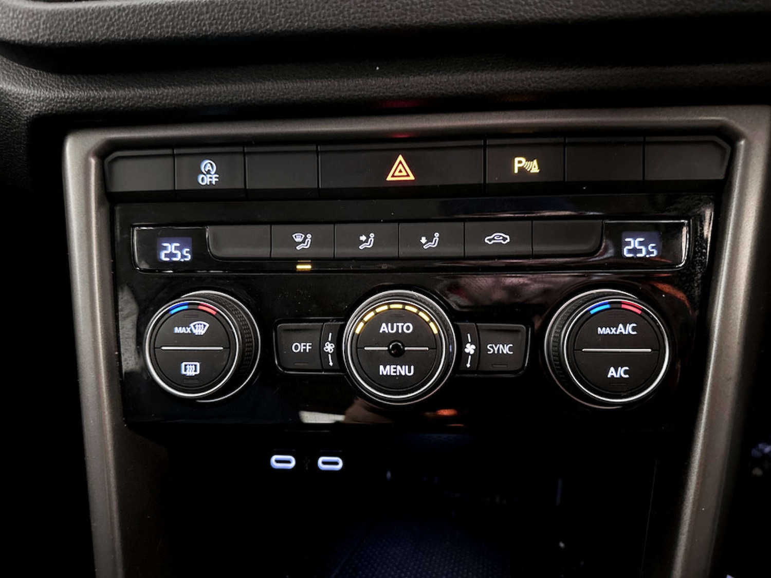 Used Volkswagen T-Roc 2021 for sale - 77643216: Photo 25