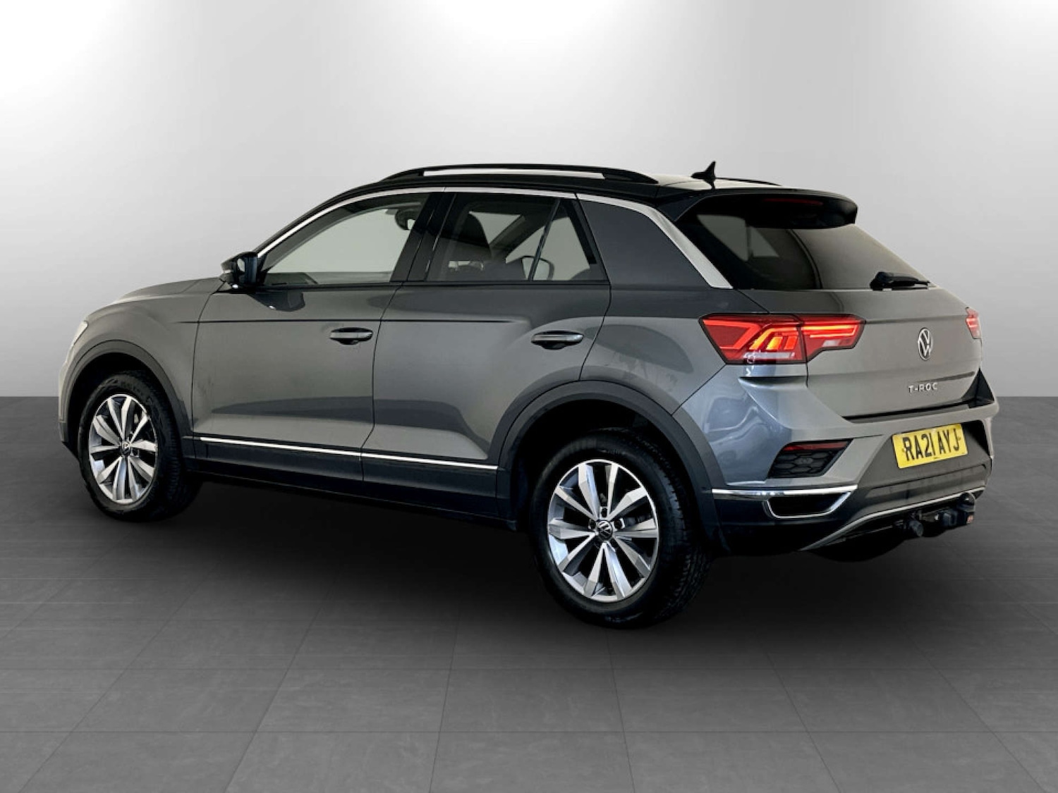 Used Volkswagen T-Roc 2021 for sale - 77643216: Photo 8