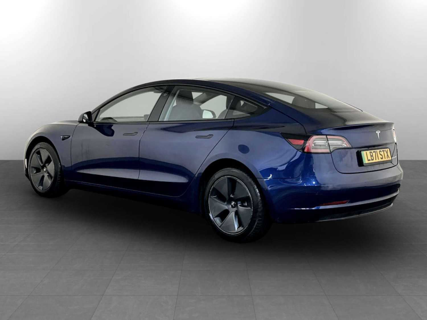 Used Tesla Model 3 2021 for sale - 77207659: Photo 8