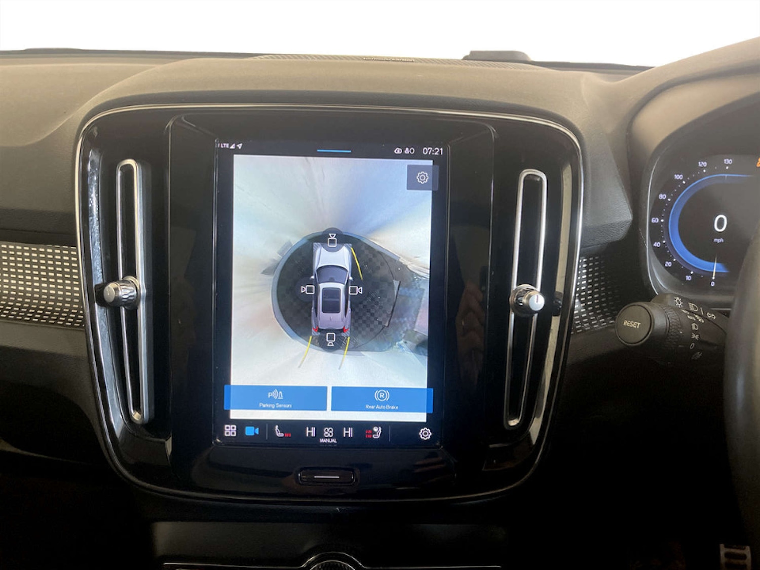 Used Volvo XC40 2021 for sale - 77452463: Photo 20