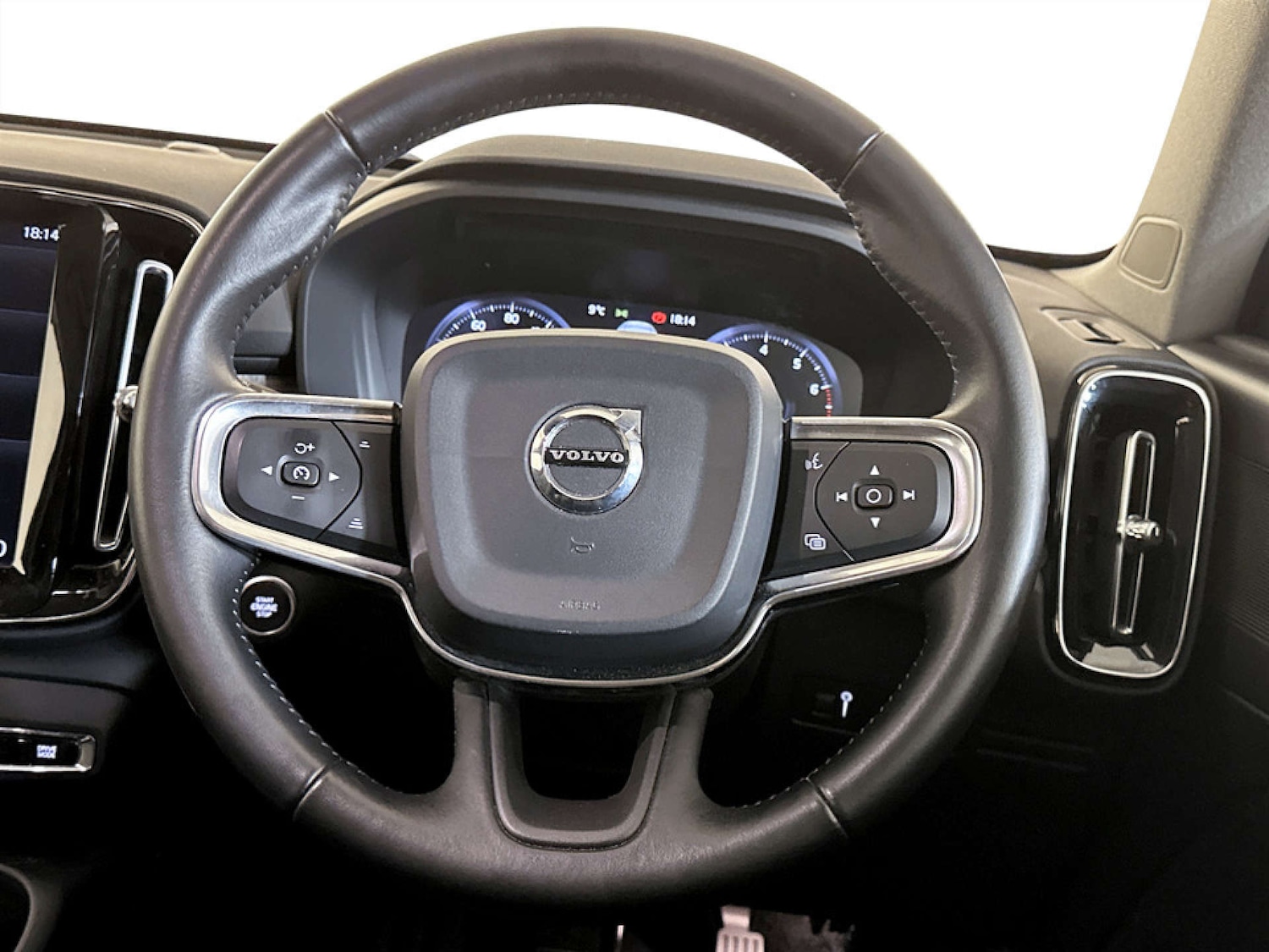 Used Volvo XC40 2018 for sale - 77350543: Photo 17