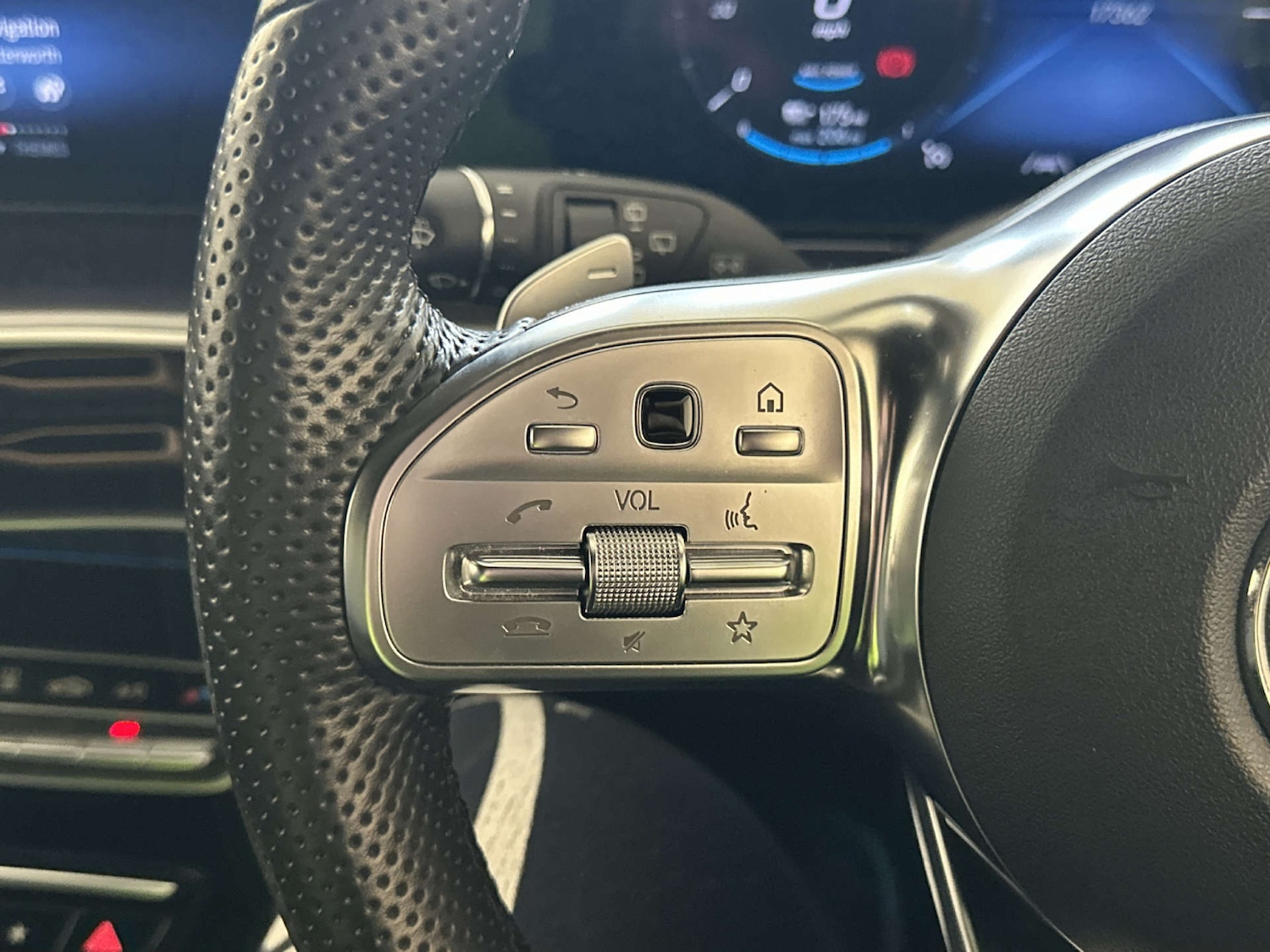 Used Mercedes-Benz EQC 2023 for sale - 77915395: Photo 17