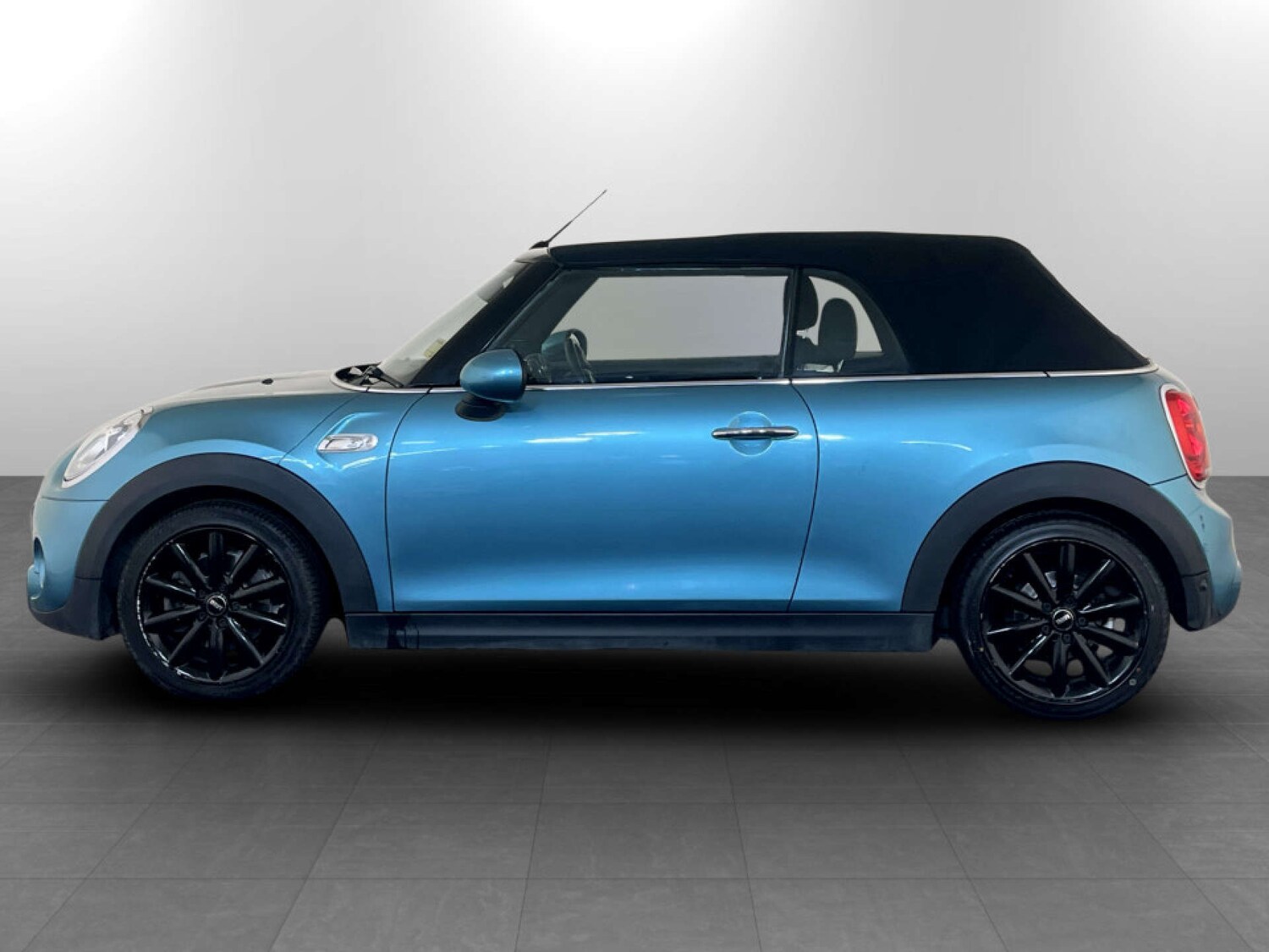 Used MINI Convertible 2017 for sale - 77590645: Photo 7