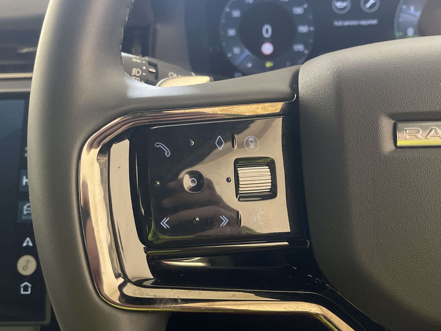 Used Land Rover Range Rover Evoque 2024 for sale - 77963181: Photo 17