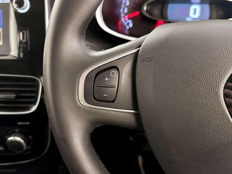 Used Renault Clio 2018 for sale - 76960946: Photo 17