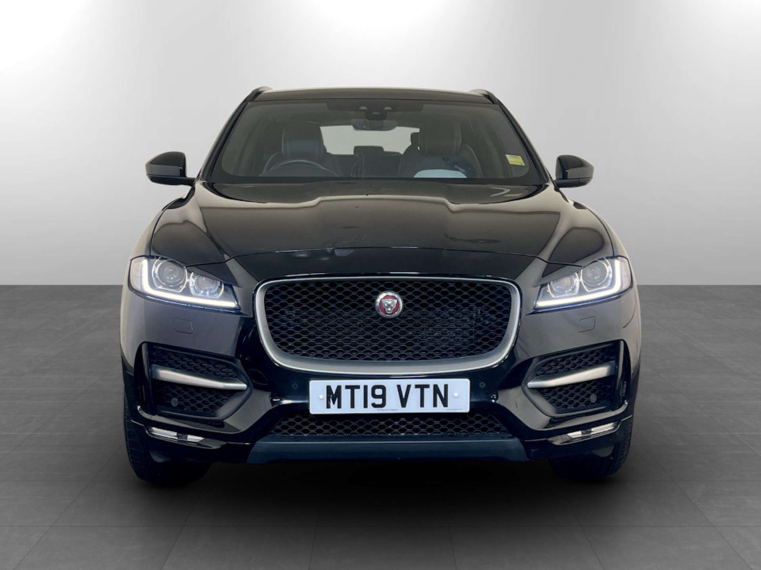 Used Jaguar F-Pace 2019 for sale - 77185392: Photo 5